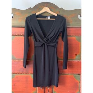 H&M V-cut Fitted Dress